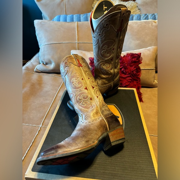 Ariat Martina cowboy boot. - Picture 6 of 7